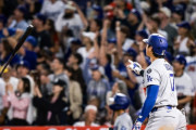 【海外の反応】大谷翔平選手が宿敵ブルージェイズ相手に２戦連続となるホームランを打ちドージャース・ファンが大喜び！！！【速報】