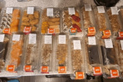 イギリス人「寿司が値引きされてる」→一気に2.6万円分買ってしまう…