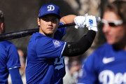 【海外の反応】大谷翔平が3度目のフリー打撃で異次元のパワー【最長150m】