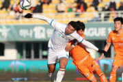 韓国メディア：日本でも江原のボールボーイ事態を非難、「Jリーグでは相手チームに…」