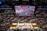 NBA八村塁選手の奮闘をヤギが観戦！ つぶらな瞳で何か食ってるんだけどｗｗｗｗ