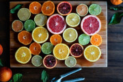 【海外】柑橘フルーツを食べると気分が上がる！腸内細菌がカギって研究結果！