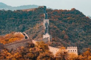 世界最長の滑り台！？真冬の万里の長城で観光客がツルツル滑る！「手袋忘れたら大変w」「アメリカなら訴訟もの」海外の反応