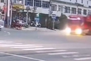中国で「衝突しない事故」が発生…接触してないのに派手にやらかしてしまう