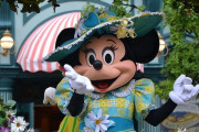 東京ディズニーランドで大晦日を過ごすのもありですよね！？「食べ物もおいしそう！」「ミッキーのチュロスが超キュート！」海外の反応