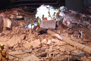 マイアミで12階建てマンションが突如崩壊 死者多数-衝撃の映像【海外の反応】