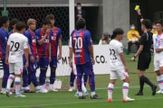 海外の反応「日本よ、どうか変わらないでくれ」Jリーグのコントのような間接FKに外国人大ウケ