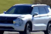 【海外の反応】2023年式三菱ｱｳﾄﾗﾝﾀﾞｰPHEVは内も外も最高のSUV！