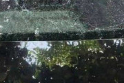 【画像】ガラス割れました
