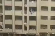 海外「中国のゴミ山。コロナ封鎖のためかゴミを窓から捨てする人々」