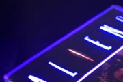 「日本の古いVHSケースでランプを作った」←「最高にクールだ！」（海外の反応）