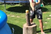 海外「日本人見とけよ！今からジャパニーズSamuraiトレーニングをするぞ！」外国人キッズが外で日本刀を振り回した結果ｗｗｗ