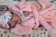 【海外】体重わずか800g！146日間のNICU生活を経て、ついに赤ちゃんが家に帰る小さな勇者の物語：800gで生まれた赤ちゃん、NICUで146日間を乗り越えて帰宅800gの奇跡！146日間のNICUを経て、赤ちゃんがついに家族のもとへ146日間の闘い！800gで生まれた赤ちゃんがNICUから帰ってきた感動のストーリー