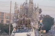 外国人「ハウルの動く城みたいな車が走ってたｗｗｗｗ(ﾊﾟｼｬ」