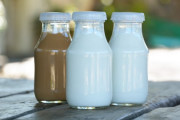 海外「これが日本の日常です」日本の牛乳のCMがクレイジーすぎるｗｗｗ