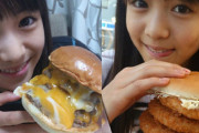 【海外】BABYMETAL「カエルとトマトとハンバーガー？」