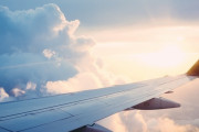 【ゴーアラウンド】イギリスの飛行機が強風のために着陸を中止した瞬間