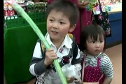 外国人「日本では子供だけでおつかいに行けるらしいぞ。この可愛い子たちを見てくれよ！！」