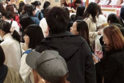 【画像あり】韓国人「日本の美少女達が大行列！」日本の女子高生が大行列を作る韓国の食べ物とは‥？　韓国の反応