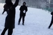 「雪玉でバスケのシュートをしたら…」経験者ほどやりがちな失敗