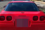「たった1枚ステッカーを貼るだけで、車の価値が跳ね上がるとき…」コルベットが欲しくなるアイデア