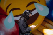 今の若者にとって「笑顔」の絵文字はひどく侮辱的な意味を持つ模様！ 相手を鈍器で殴るレベルの表現らしい・・・