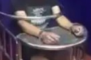海外「ディストピア。中国ではソーシャルメディアで警察を批判しただけでこうなる」