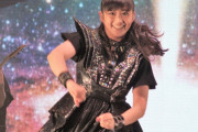 MOMOMETALのサイン + フルーツ化したBABYMETAL　【海外の反応】