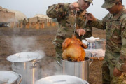 韓国人「あまりにも韓国軍と比較される米軍の食事を見てみよう」