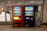 外国人さん、ゲームに出てくる自販機というマニアックな話題で盛り上がる