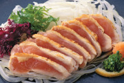 みんなは日本の鶏肉を生で食べる？←「彼らは何でも食べる」（海外の反応）
