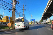 バンコクでは逆走バイクは普通っていう動画