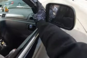 命の危険を顧みずハイウェイ上で動かなくなってしまった車を押してあげるグッジョブすぎるナイスガイ