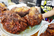 見ているだけでテンション上がる！！巨大チャーシューが美味しそうな町中華！！外国人「お肉の見せ方が素晴らしい！」