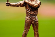 イチロー銅像の失態をマリナーズが見事にカバーしてMLBファン騒然！←「ユーモアがある」（海外の反応）