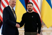 海外「バイデン米大統領がウクライナに電撃訪問。さらなる支援を約束」