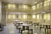 日本が世界に誇る発明品で囚人にワクチン接種を勧める米刑務所に海外大騒ぎ！（海外の反応）