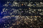 【海外】Sabatonのコンサートでスマホライトを持っている時にBABYMETALが歌っていた曲は何？