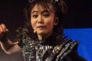 BABYMETALのコンサートでプロポーズする外国人　【海外の反応】
