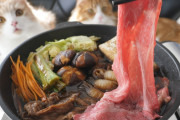 素材にこだわった極上のすき焼きがこちら！外国人さんたちのよだれが止まらない・・・