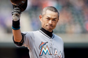 イチローが見せた完全後ろ向き捕球にMLB公式も驚愕(海外の反応)