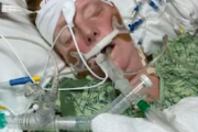 COVID-19で死の淵を彷徨った生還者がワクチン接種を呼びかけ。海外の反応