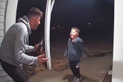 ベビーシッターからバーボンのボトルを盗んできた男の子！その理由に父親が困惑！！！