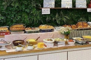 韓国人「9900ウォン（約1000円）のパンビュッフェ」
