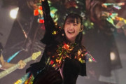 BABYMETALとBloodywood、Jinjerのずっ友写真　“Jinjerがキツネサインをしてる”　【海外の反応】