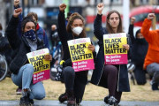 英国首相「私はBLM支持のためひざまずくことはしない、自分が望まないことを脅されてやらされるべきではない」