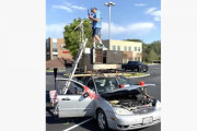 車の上がオレ専用のステージ！っていうおじさん