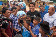 【海外の反応】「日本、ありがとう」長谷部誠、難民キャンプを訪問！サッカーで交流,選手が選ぶブンデスベスト11に選出＜小ネタ集＞