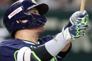 【海外の反応】村上宗隆が東京Dで衝撃の超特大ホームラン「大谷のようなフォロースルー」