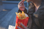 マクドナルド期間限定！マックフルーリーキットカットとレギュラーメニューの超オレオを食べ比べ！「両方食べたい！」「アルゼンチンにもあるよ」海外の反応